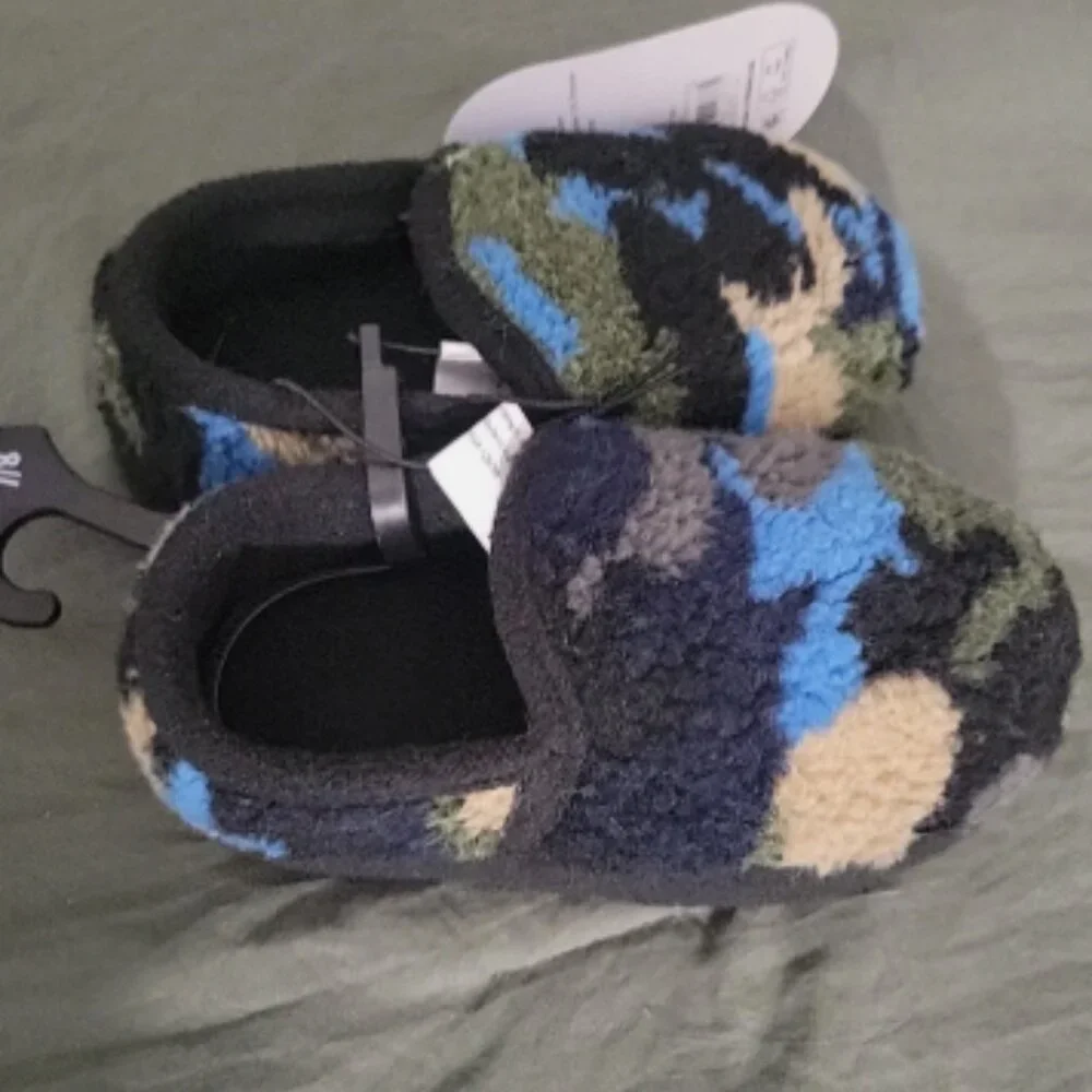 Wonder Nation Toddler & Big Boys' Camo Slipper Size 7-8